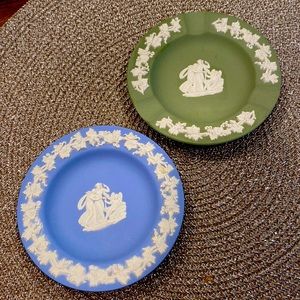Vintage Wedgwood Jasperware- set of 2 round trinket dishes- green and blue 💚💙
